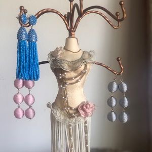 Beautiful dangling baublebar earrings..